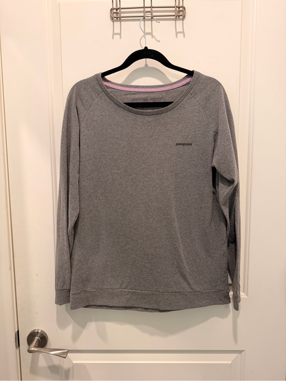 Patagonia Responsibili-Tee
Size M Gray Long Sleeve
Graphic Shirt